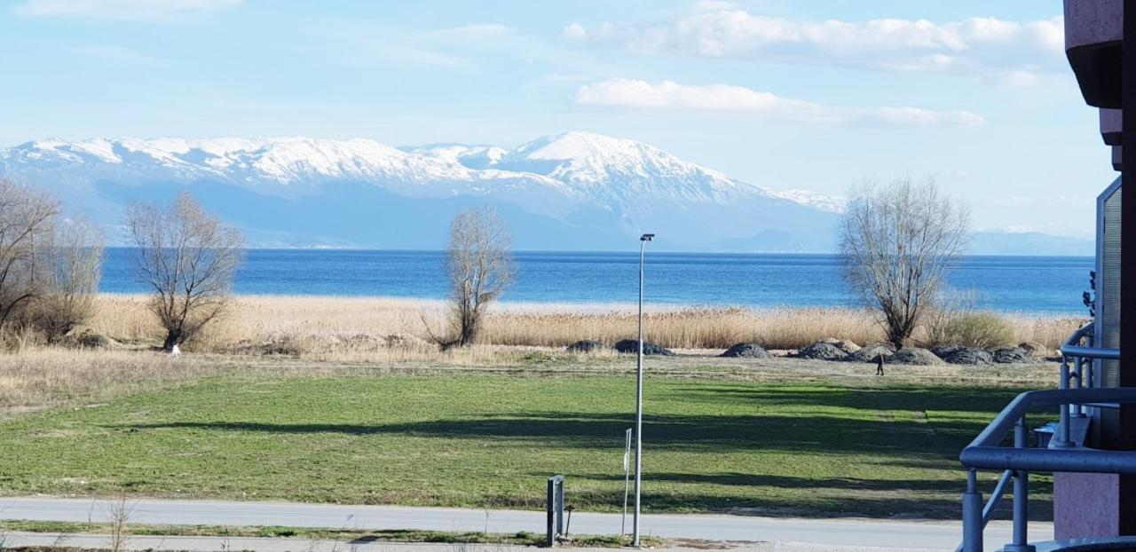 Front Beach Exclusive Apartments Струга Экстерьер фото