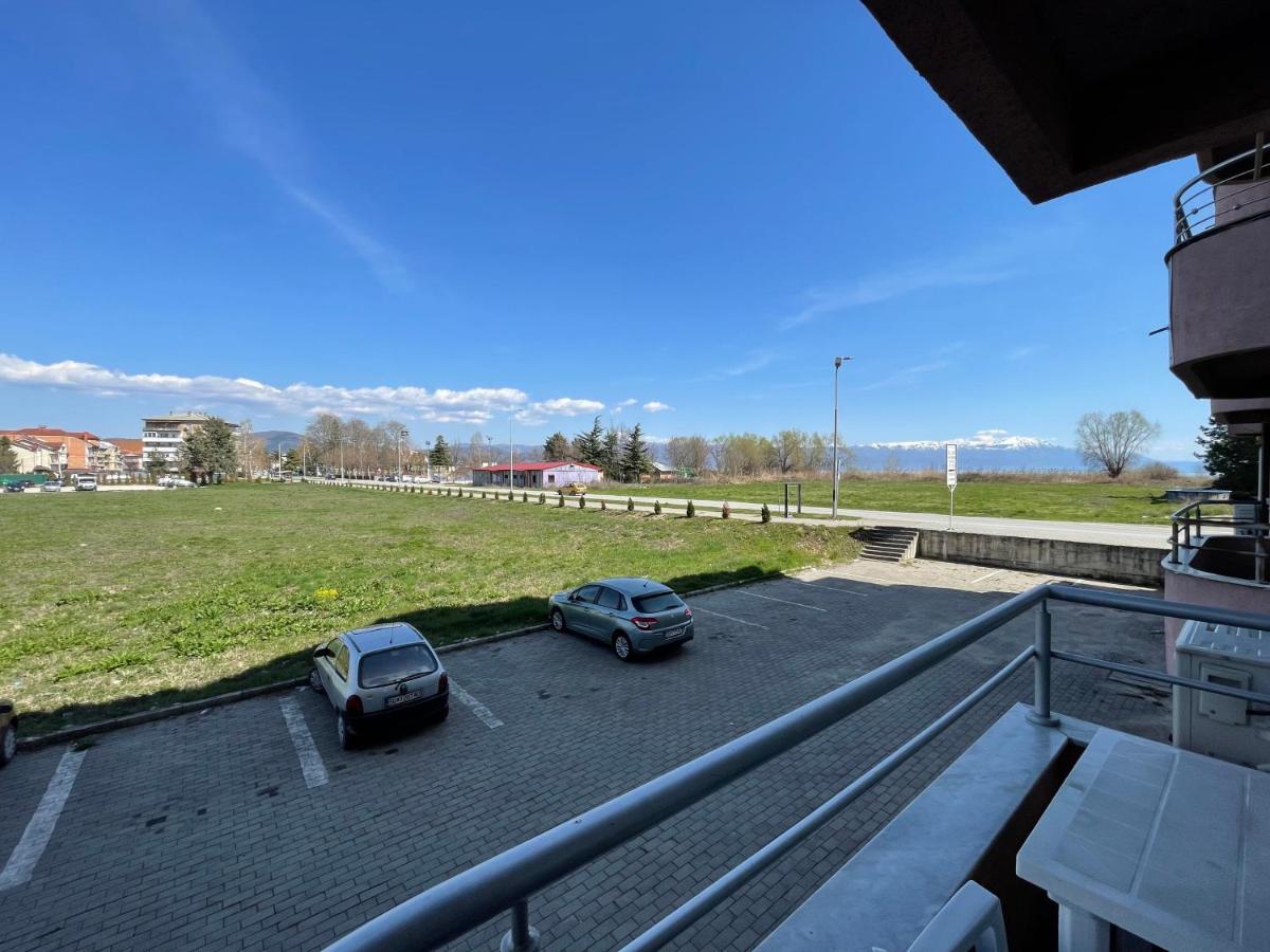 Front Beach Exclusive Apartments Струга Экстерьер фото