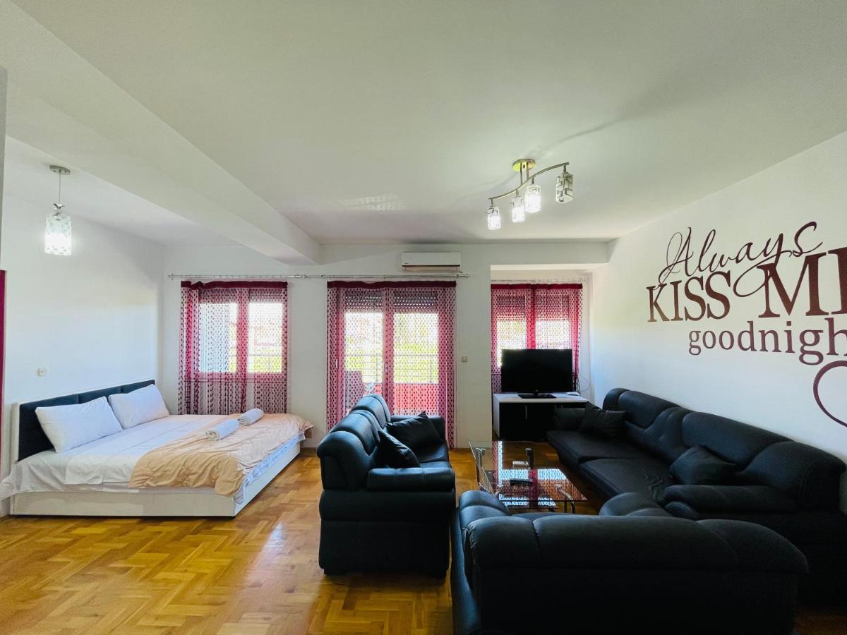 Front Beach Exclusive Apartments Струга Экстерьер фото