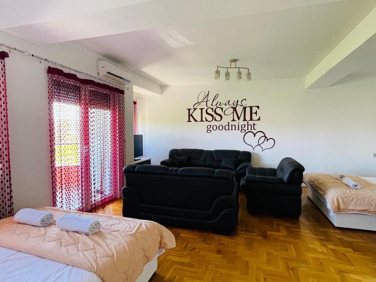Front Beach Exclusive Apartments Струга Экстерьер фото