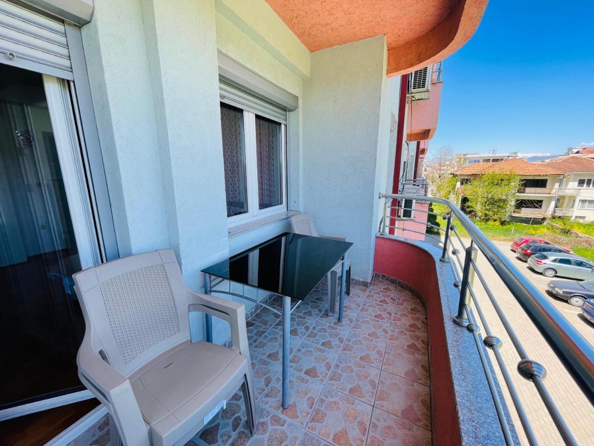 Front Beach Exclusive Apartments Струга Экстерьер фото