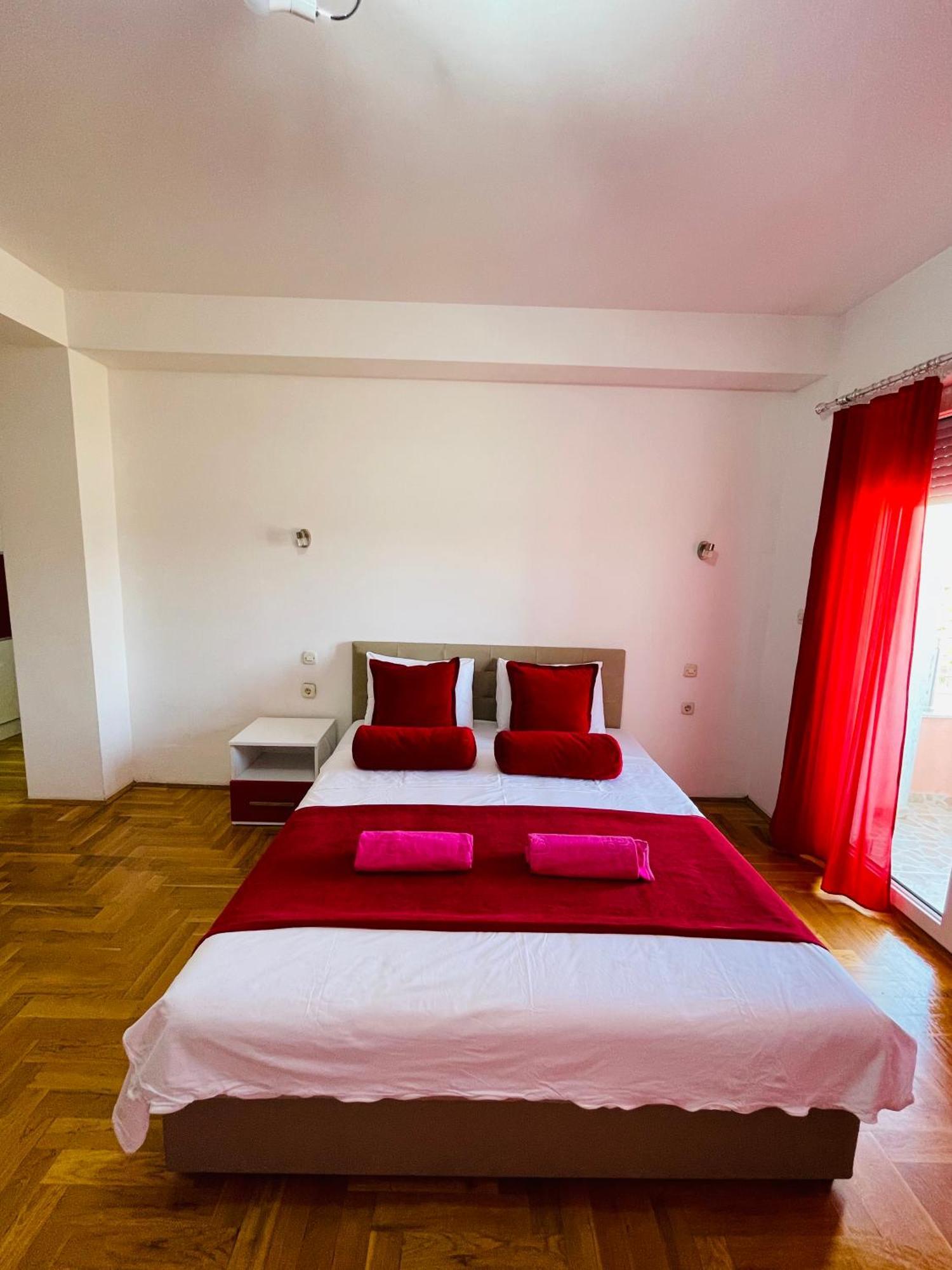 Front Beach Exclusive Apartments Струга Экстерьер фото