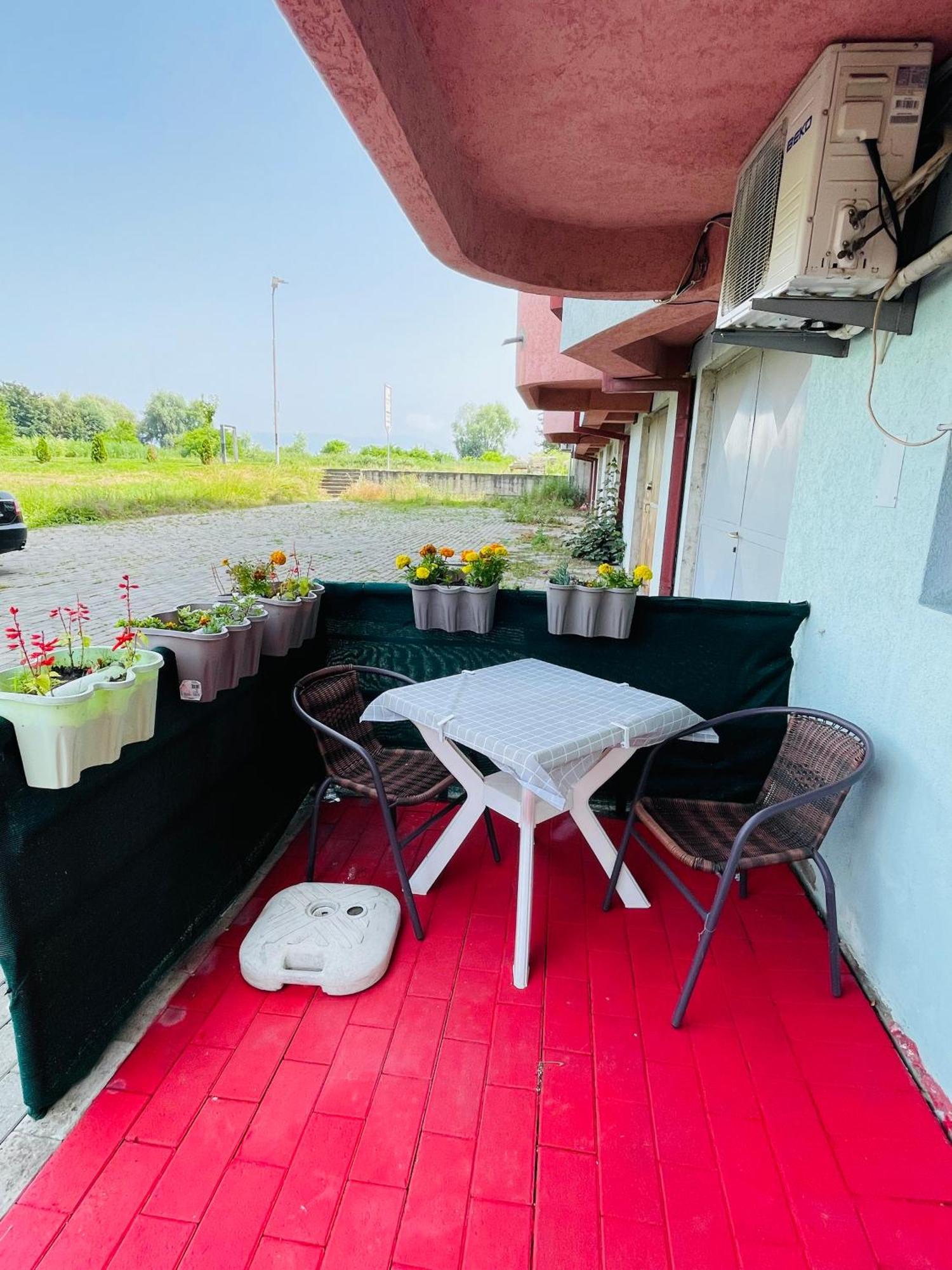 Front Beach Exclusive Apartments Струга Экстерьер фото