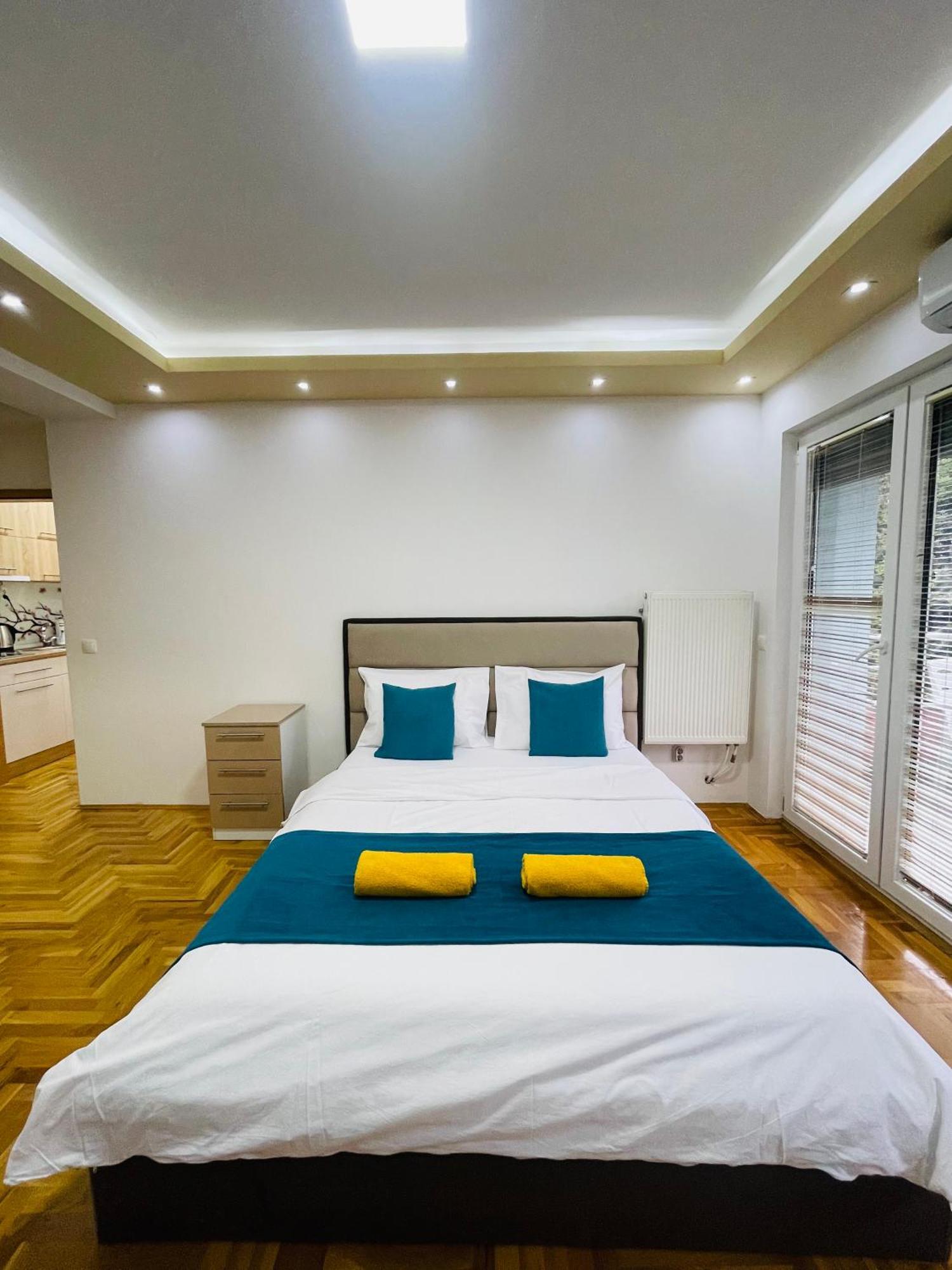 Front Beach Exclusive Apartments Струга Экстерьер фото
